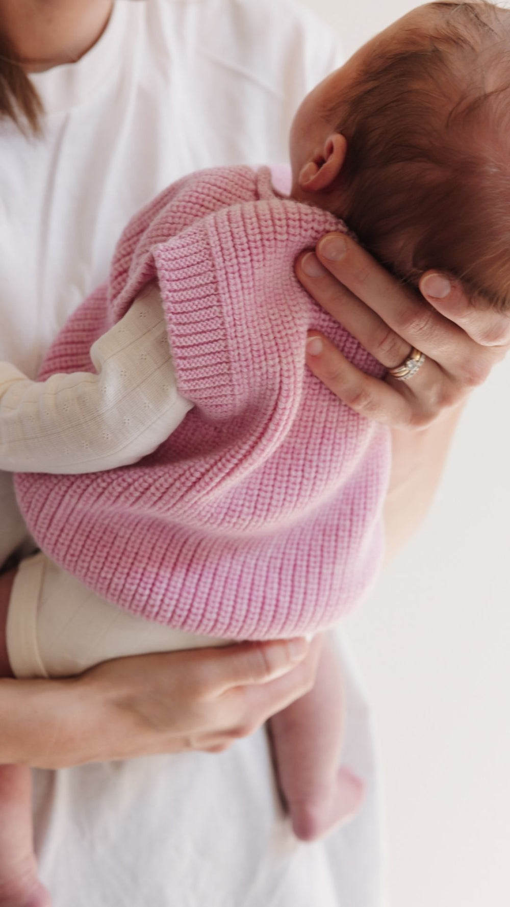 Hvid mitwachsender Baby Merino Strickpullunder Harvey in cotton candy