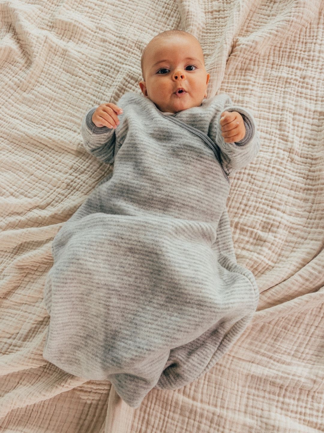 Lilano Baby Schlafsack Wollfrottee hellgrau geringelt
