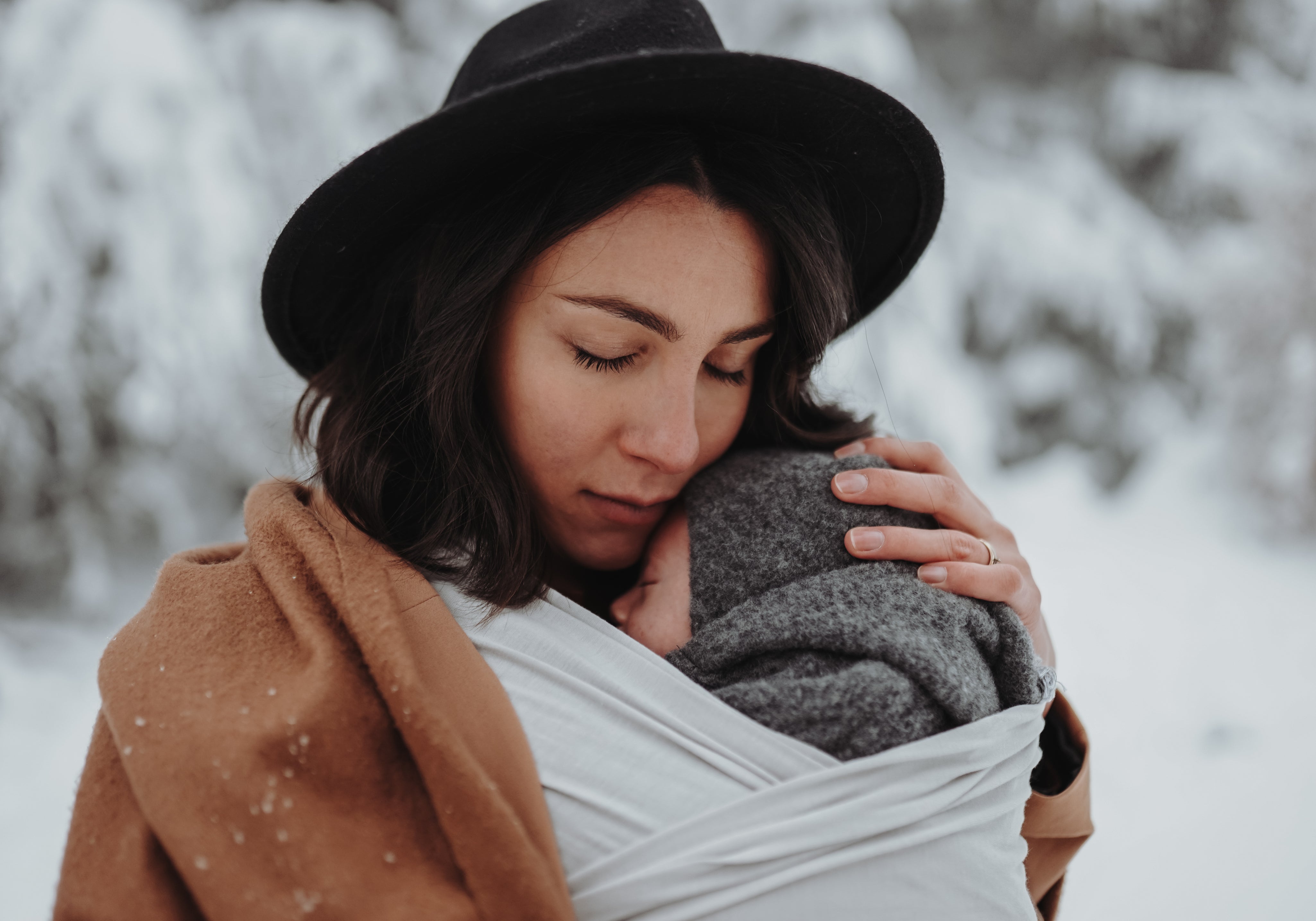 Was ziehe ich meinem Baby im Winter im Tragetuch an?
