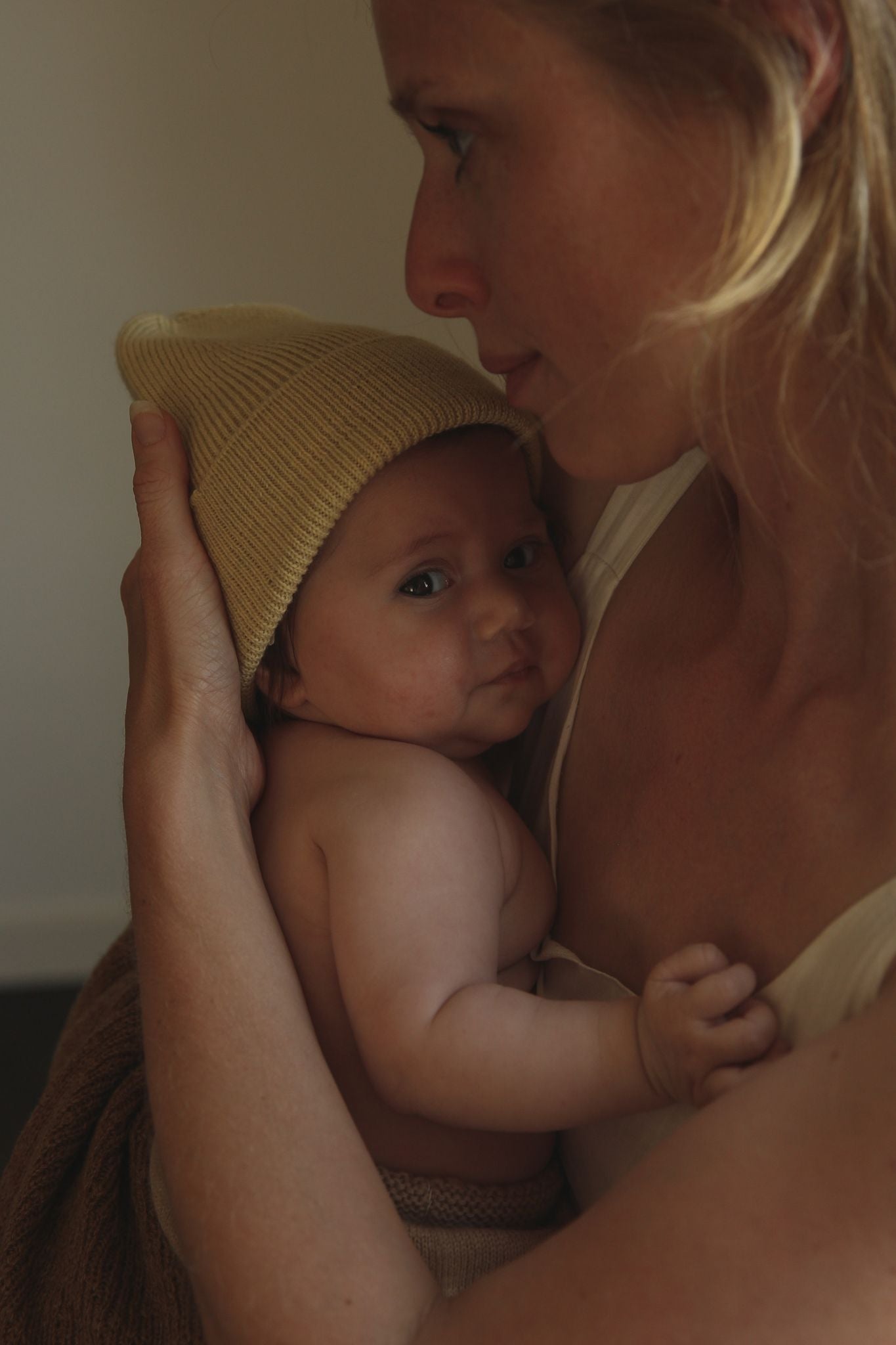 Hvid Merino Newborn Beanie Fonzie verschiedene Farben