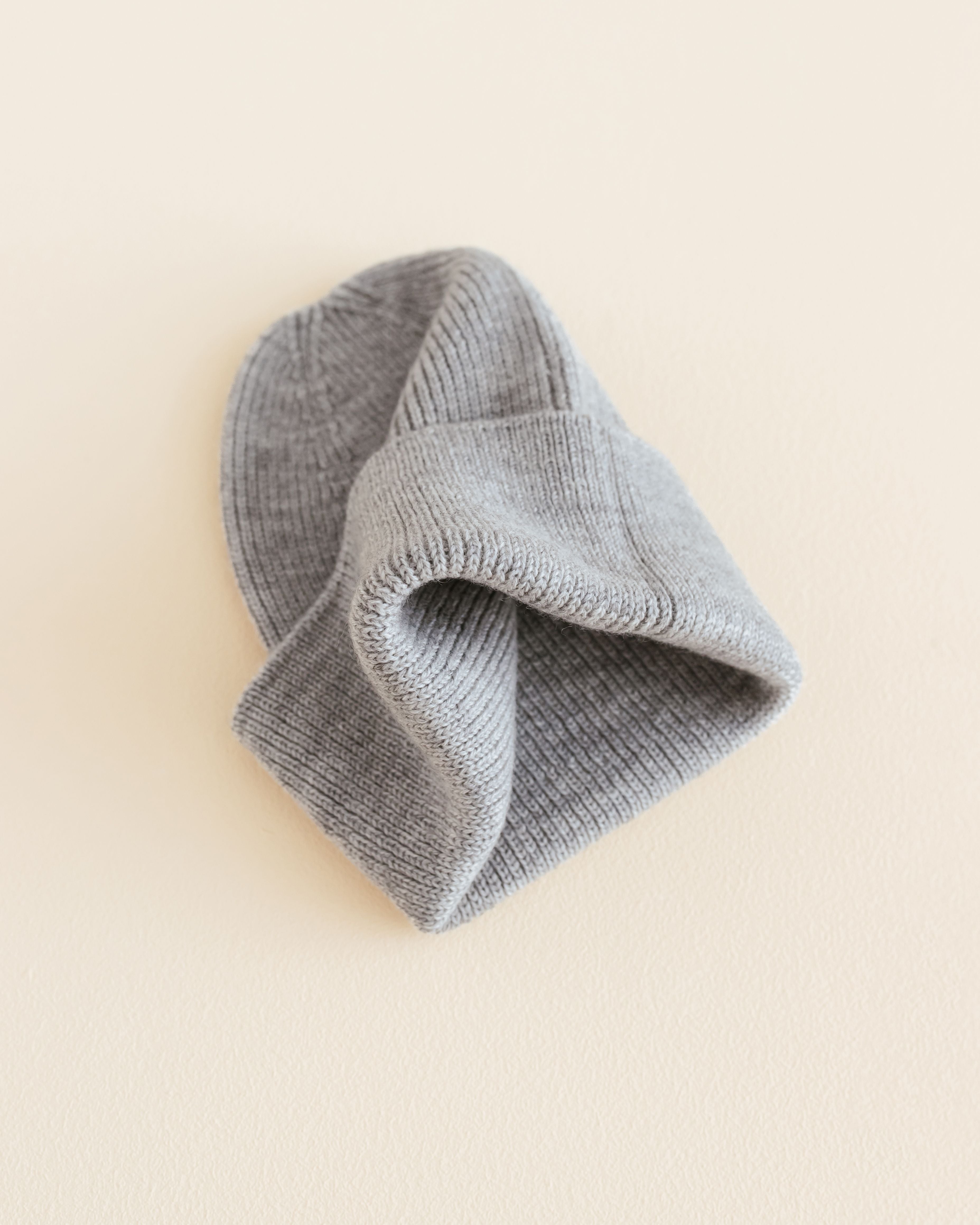 Hvid Merino Newborn Beanie Fonzie verschiedene Farben