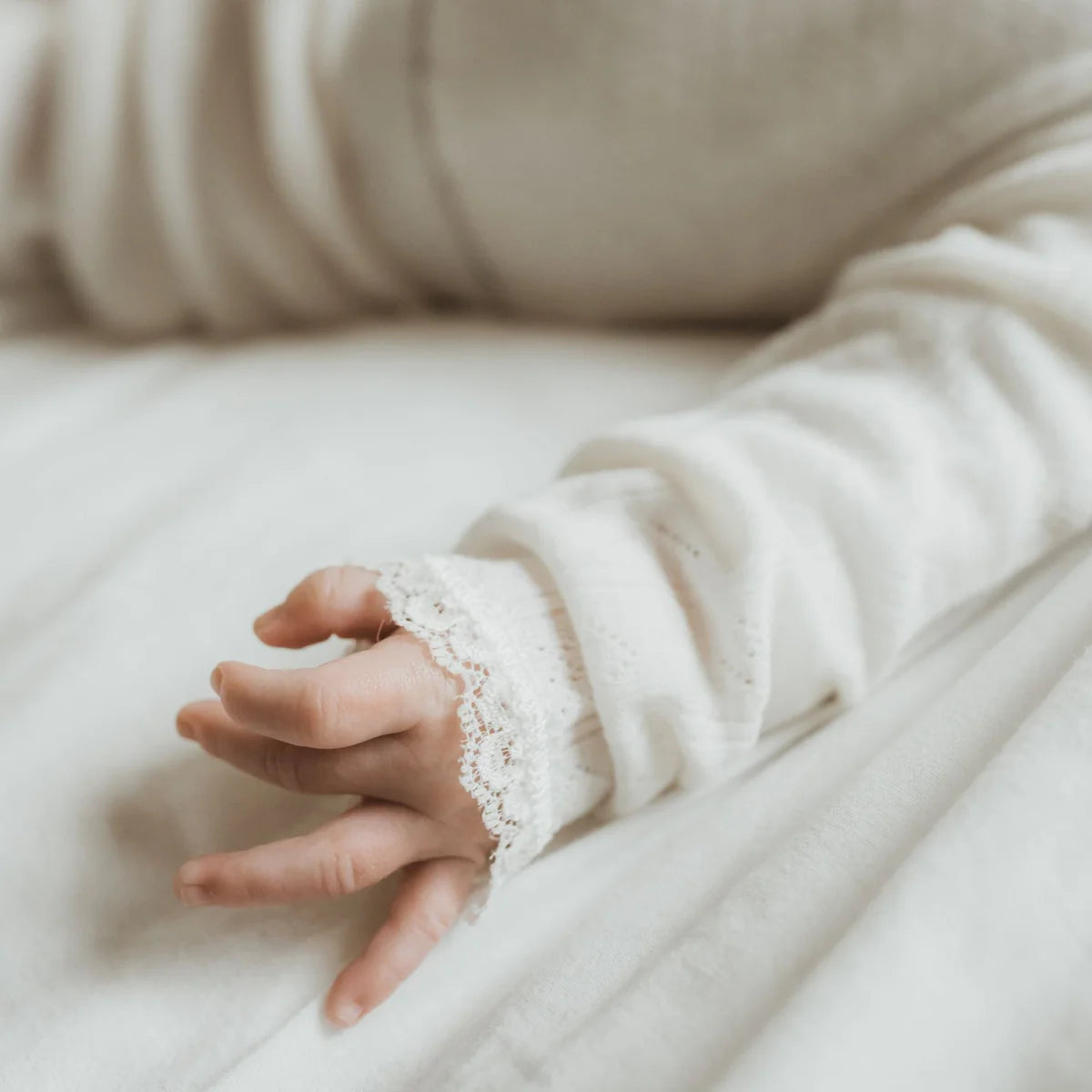 Joha Wolle Seide Body mit zartem Muster "Ajour" in ecru