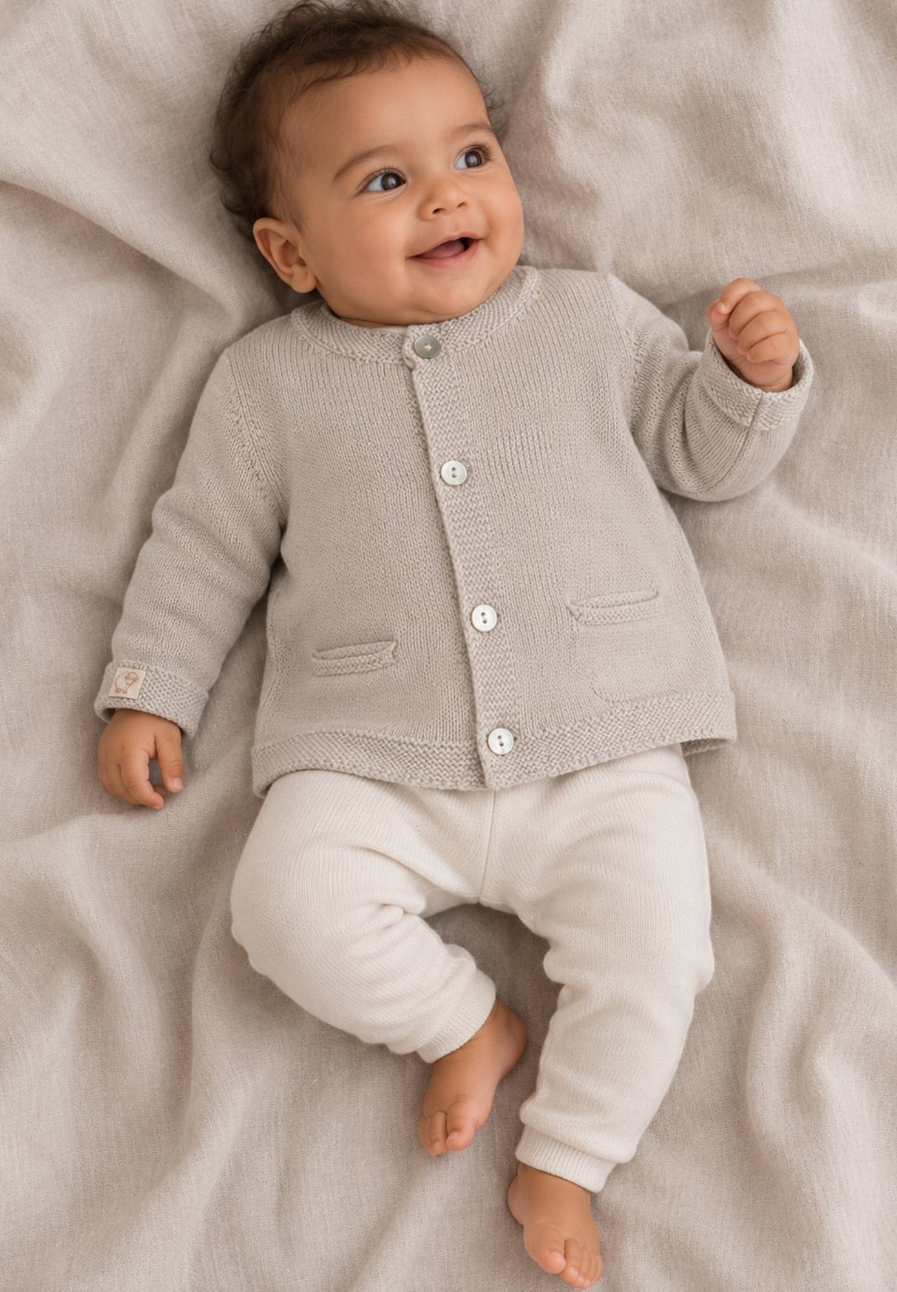 Maglificio di Verona Strickjacke aus Merinowolle mitwachsend in sand