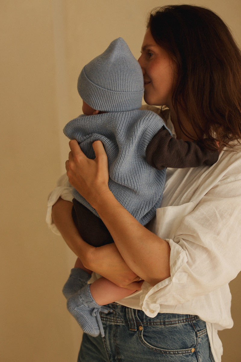 Hvid mitwachsender Baby Merino Strickpullunder Harvey in light blue