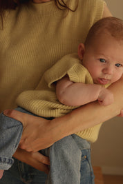 Hvid mitwachsender Baby Merino Strickpullunder Harvey in artischok