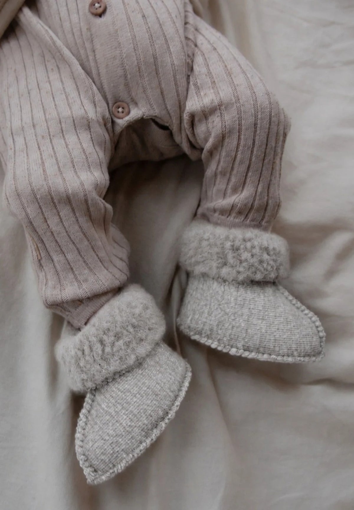 Alwero Baby Fellschühchen "Melo" in hellgrau