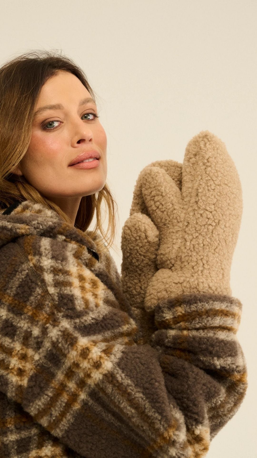 alwero-handschuhe-merinowolle-tan-coucounatur.jpg