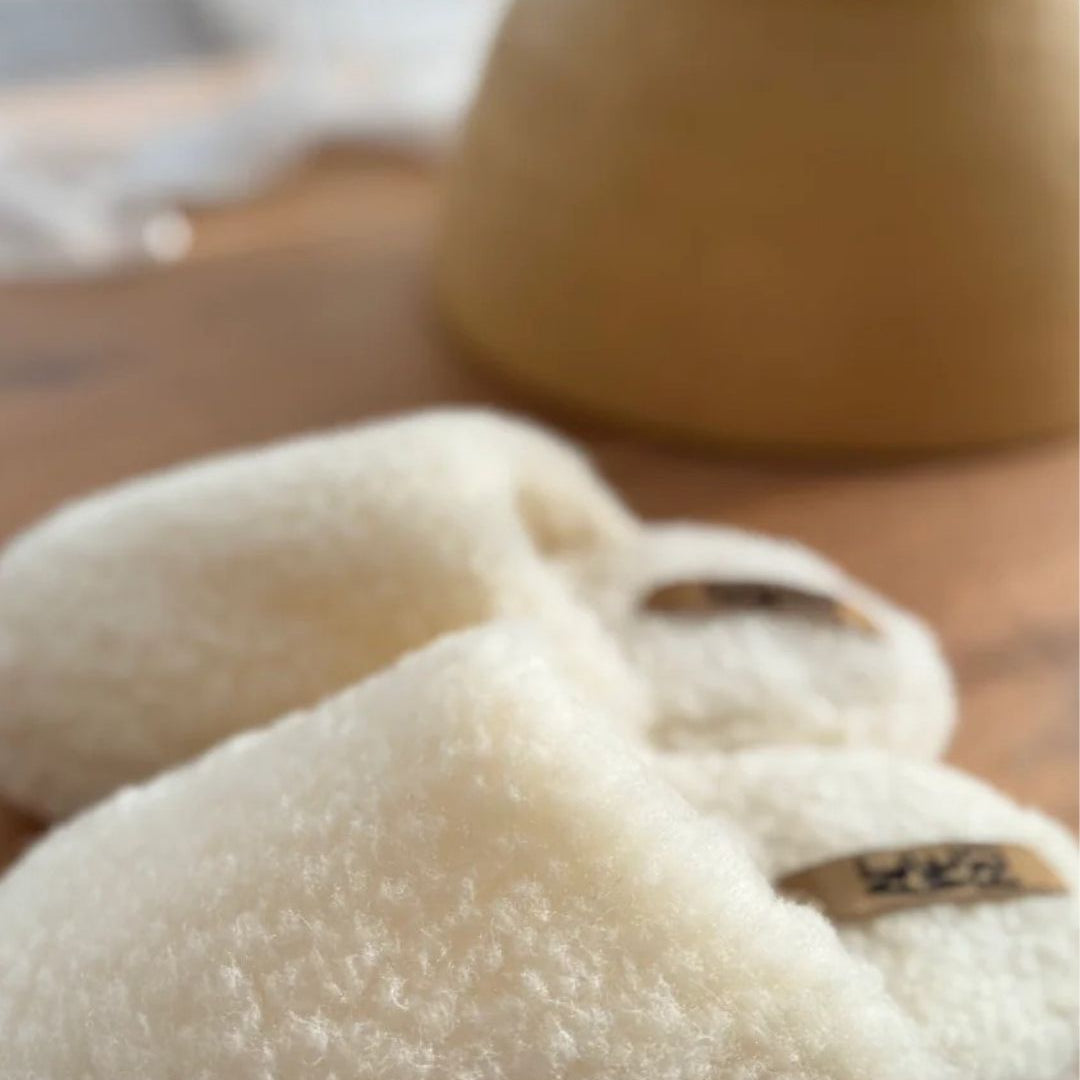 alwero-kuschelhausschuhe-cream_3e2ef912-9d28-4050-ae5c-7bf1052070df.jpg