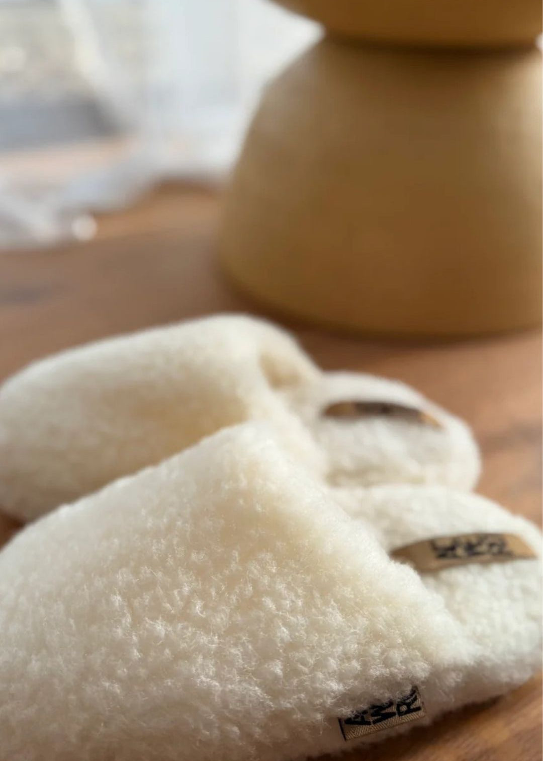alwero-kuschelhausschuhe-cream_3e2ef912-9d28-4050-ae5c-7bf1052070df.jpg