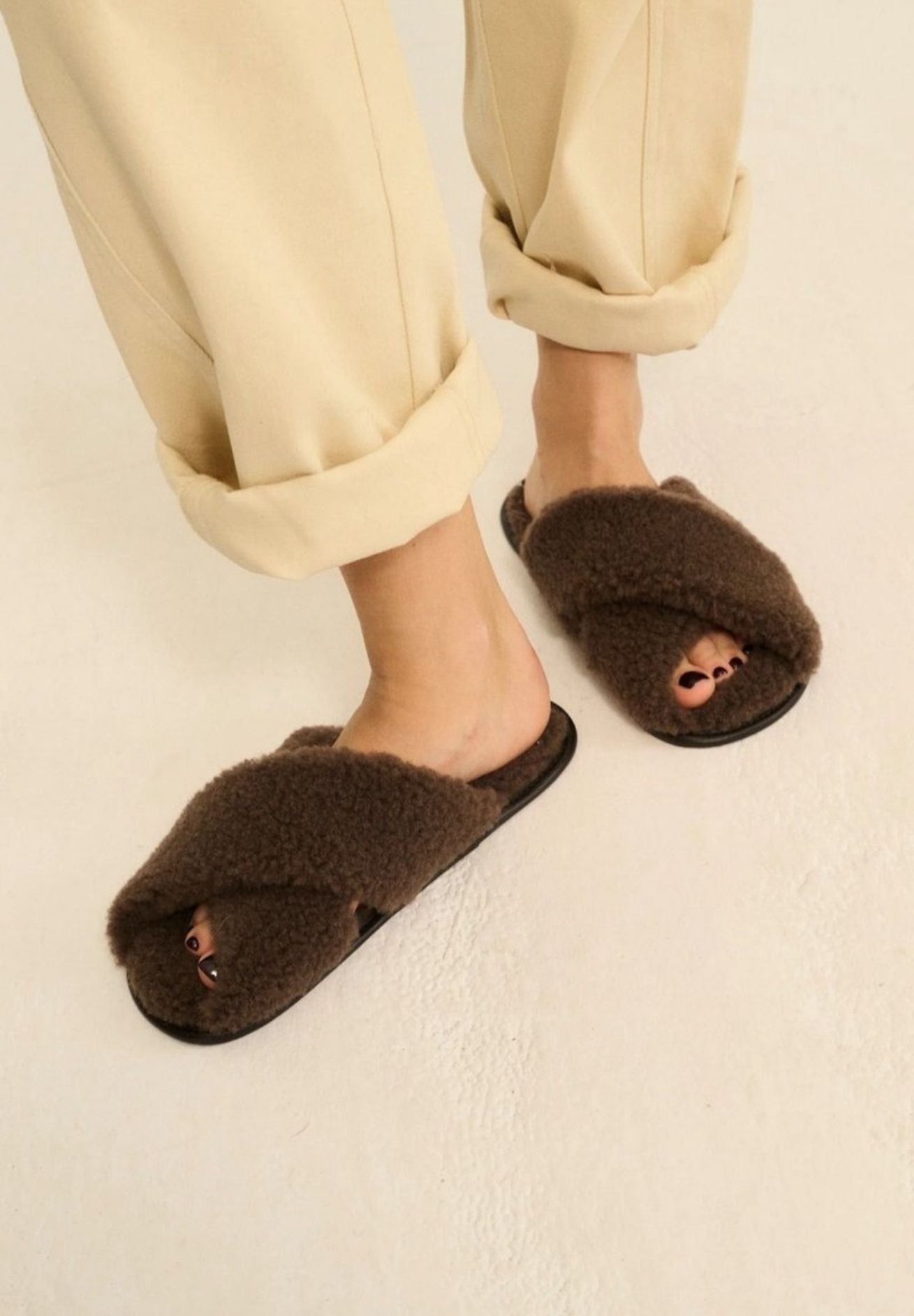 Alwero Bio Woll Hausschuhe "Flip-Flop" Twenn X in choco martini