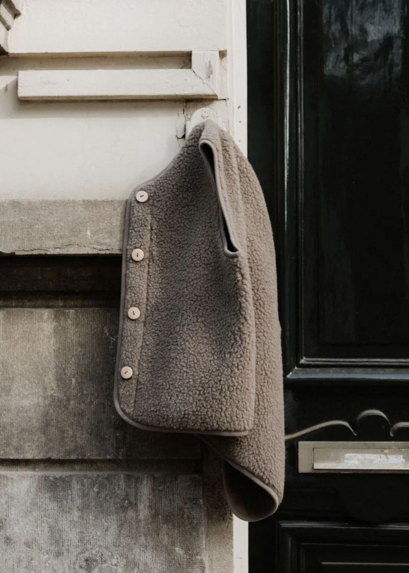 alwero-wollweste-po-laengerere-schnitt-coucounatur-mouse-grey-alweroshop2.jpg