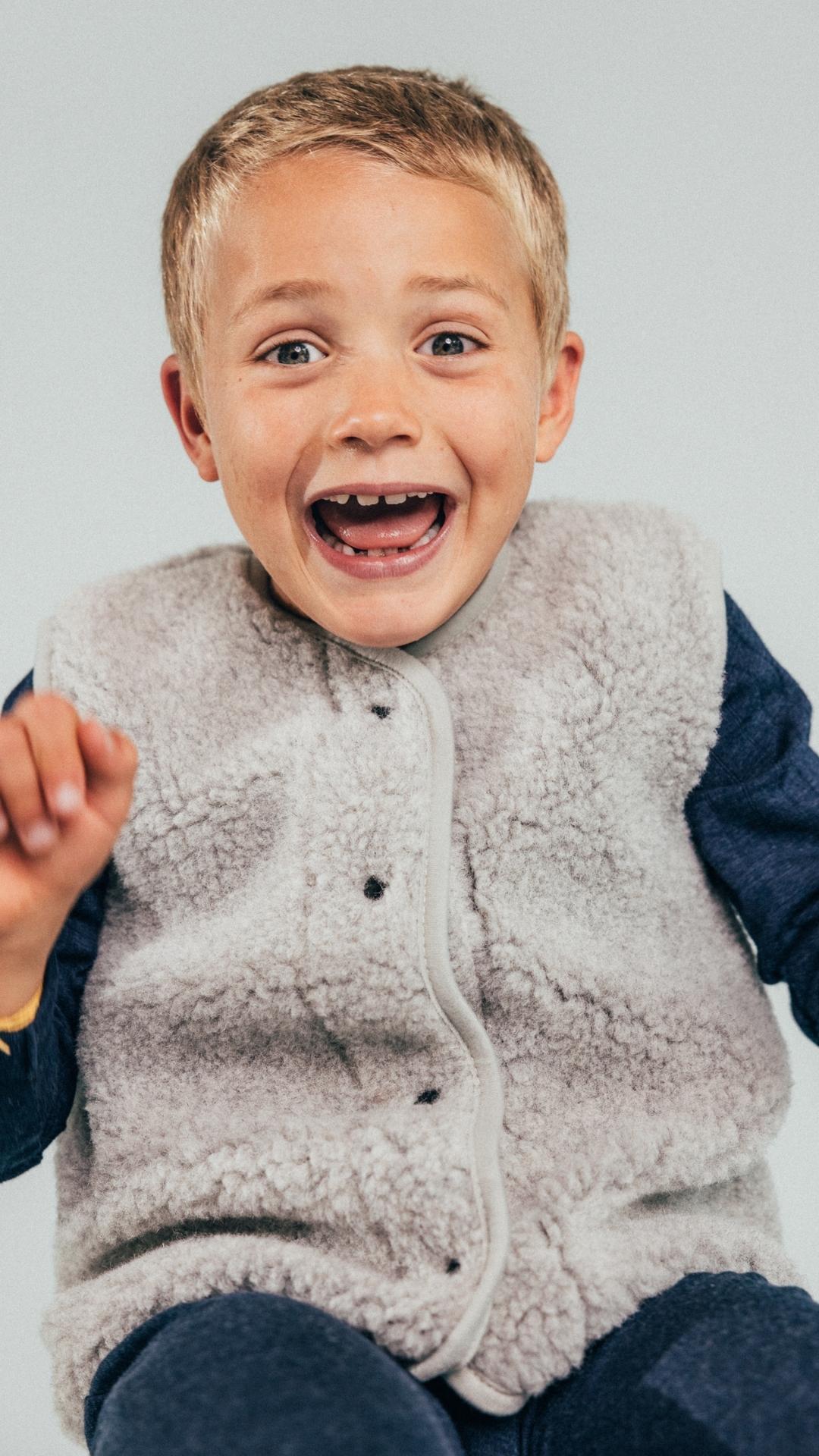 Alwero Kinder Bio Wollweste "Tyb junior" light in grau