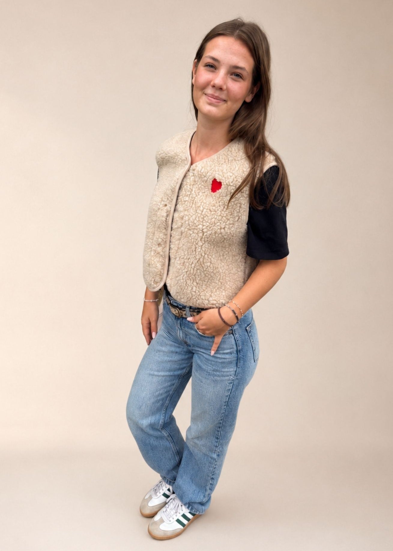 alwero-wollweste-tyb-sandbrown-heart-coucounatur1.jpg