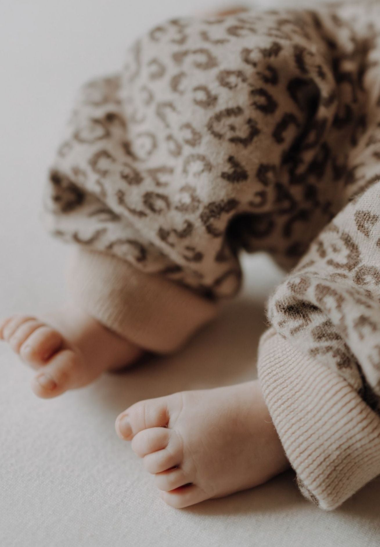 Mitwachsende Bio Merino Baby-Stricklatzhose in leo