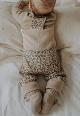 Mitwachsende Bio Merino Baby-Stricklatzhose in leo