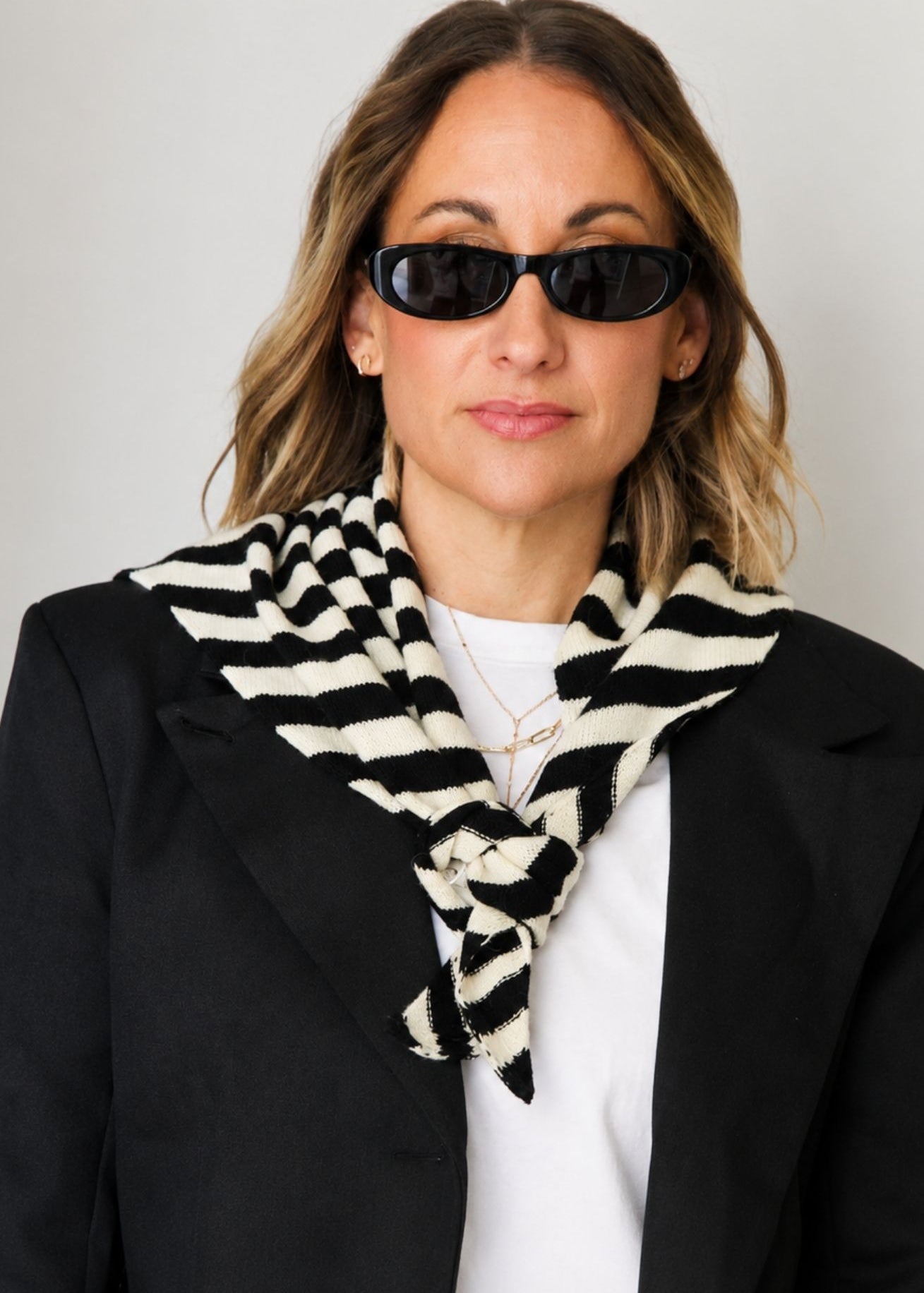 bazaar-noir-merino-wolltuch-fuer-frauen-strickschal-coucounatur-gestreift.jpg