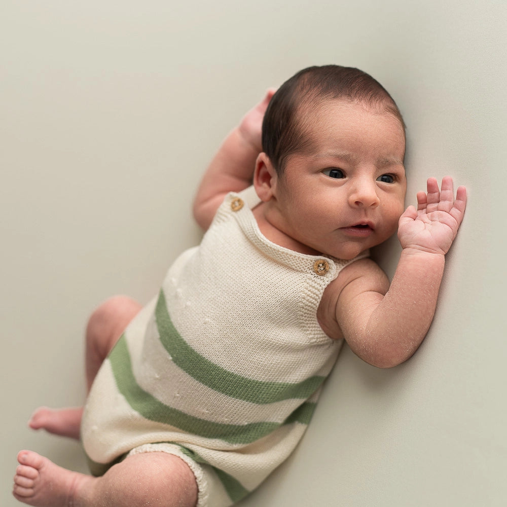 Micu Micu Newborn Strickstrampler kurz in greeny ecru