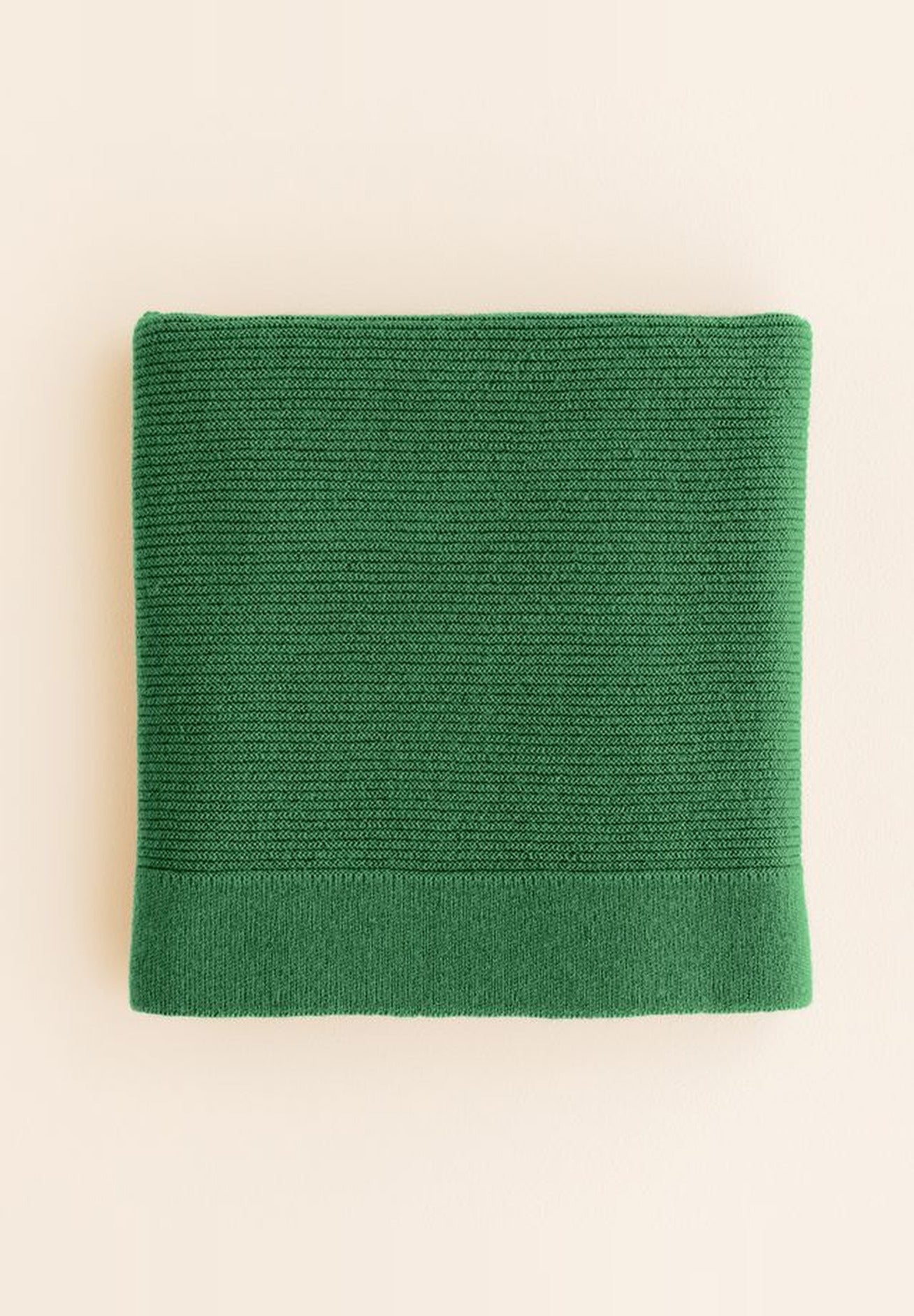 Hvid Merino Babydecke "Gust" in grass