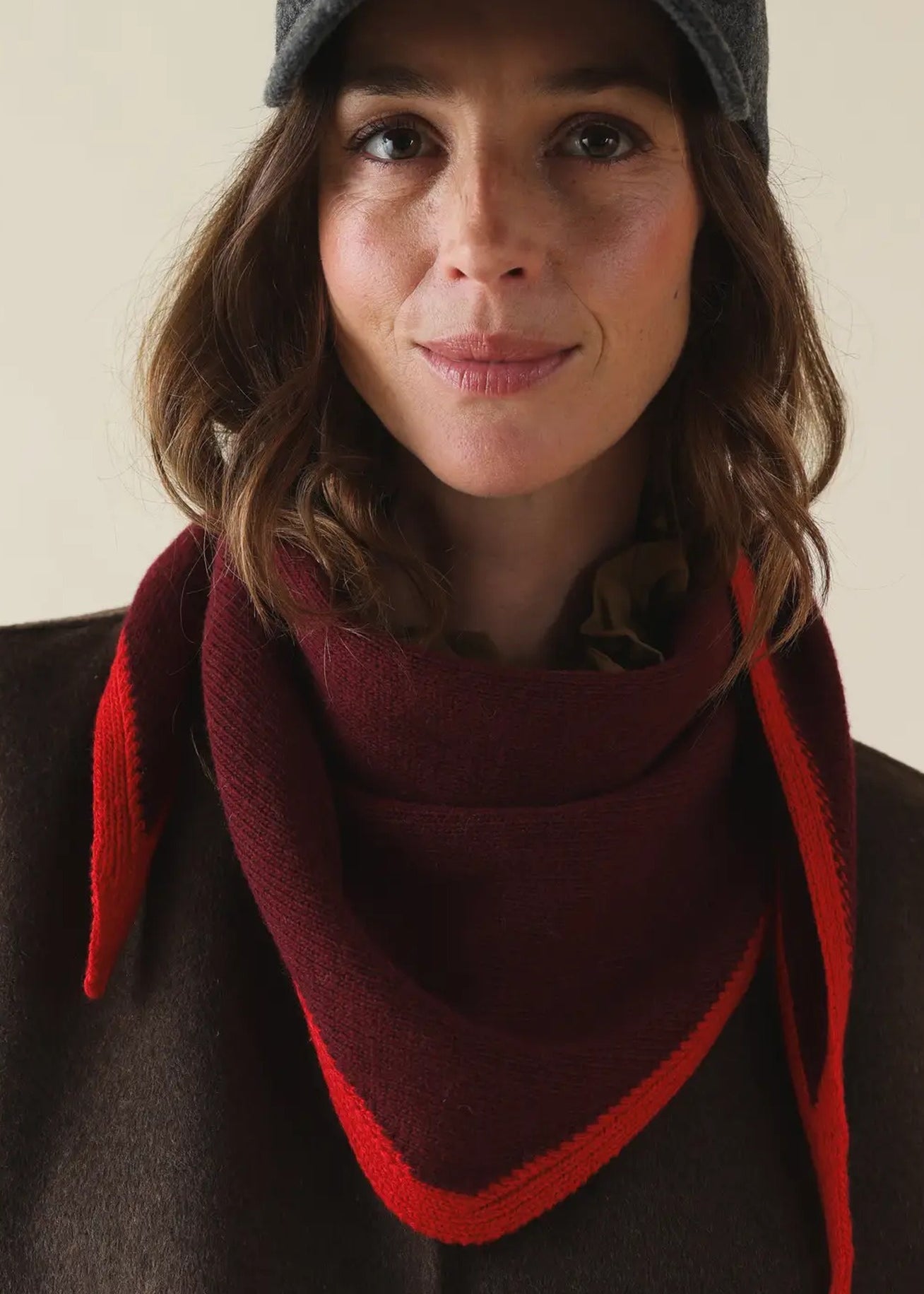 dreieckstuch-merino-kaschmir-weicher-sophie-schal-bordeaux-rot-coucounatur-5.jpg