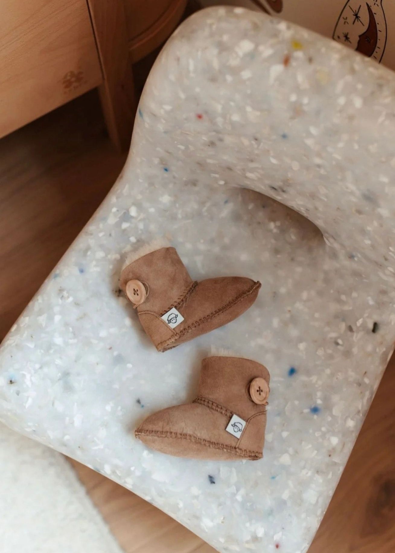 fellbooties-lammfellschuhe-baby-kastanie-coucounatur.jpg