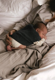 Hvid mitwachsender Baby Merino Strickpullunder Harvey charcoal