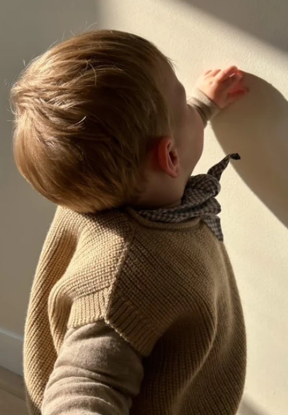 Hvid mitwachsender Baby Merino Strickpullunder Harvey in sand
