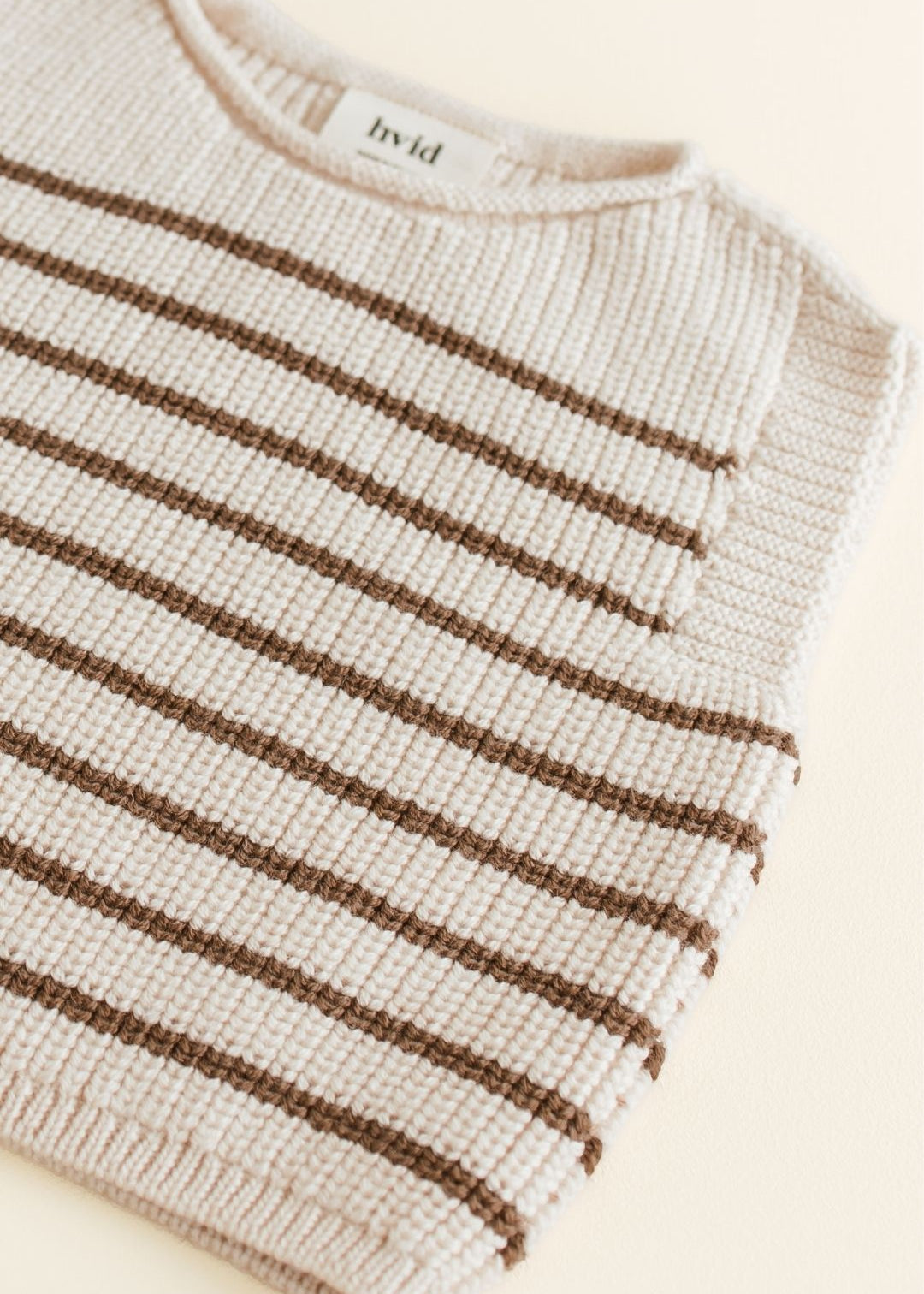 hvid-vest-harvey-baby-mocha-cream1.jpg