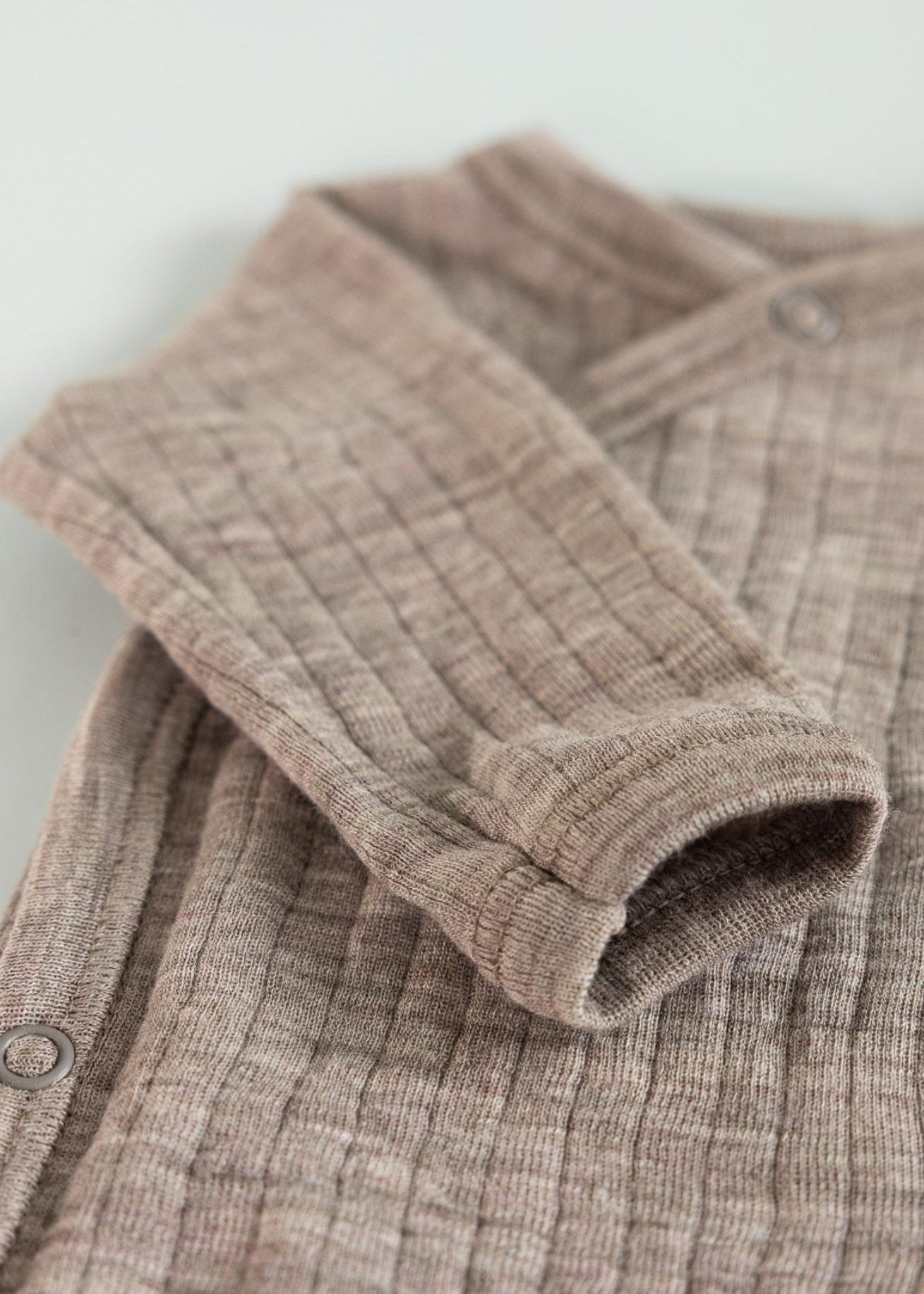 joha-merino-wollbody-wickelbody-merinowolle-sesammelange-coucounatur-2.jpg