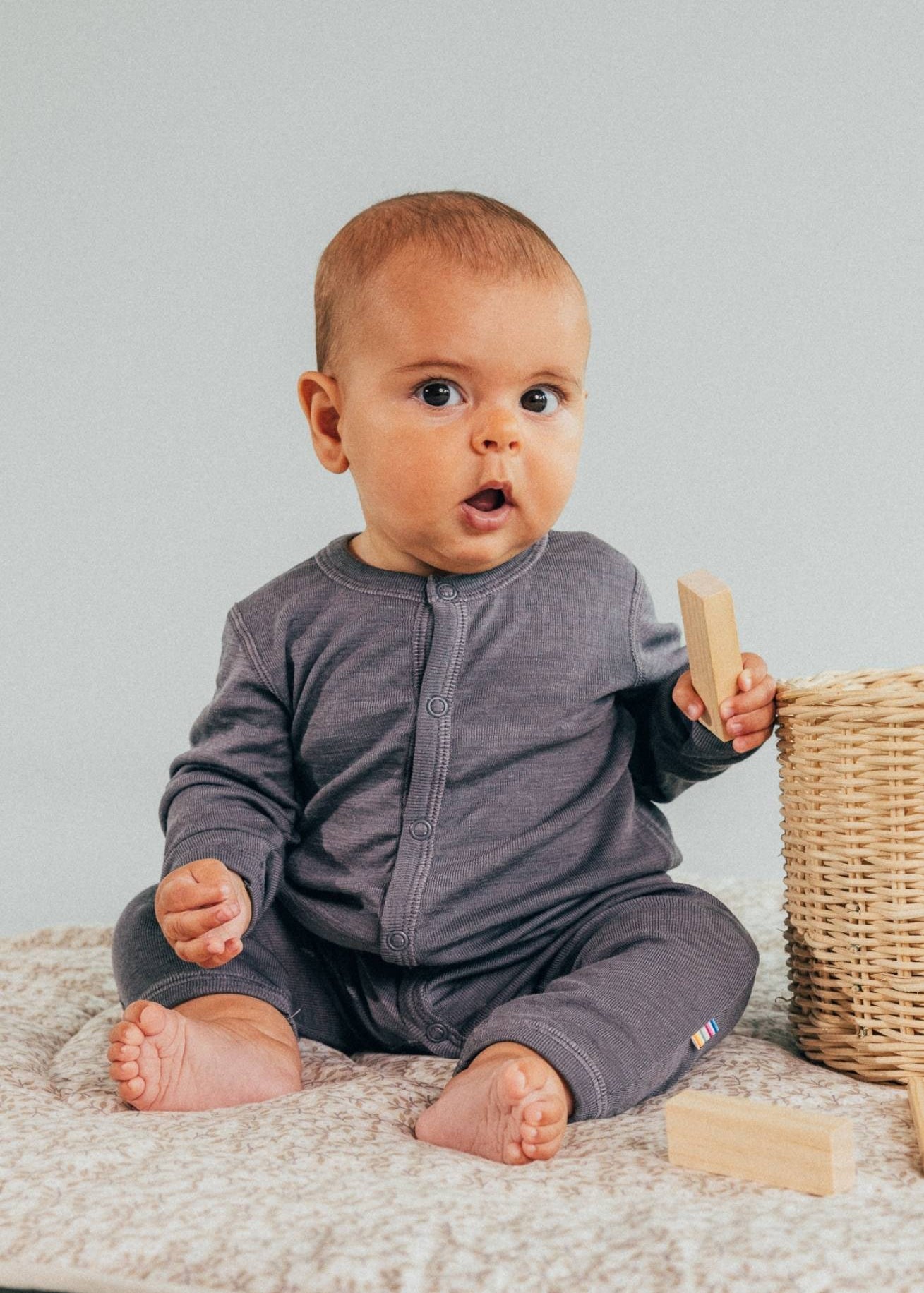 joha-wolle-seide-overall-uvschutz-baby-coucounatur-grau.jpg