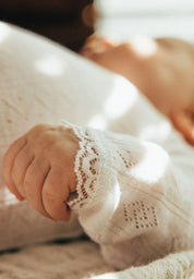 Joha Wolle Seide Body mit zartem Muster "Ajour" in ecru