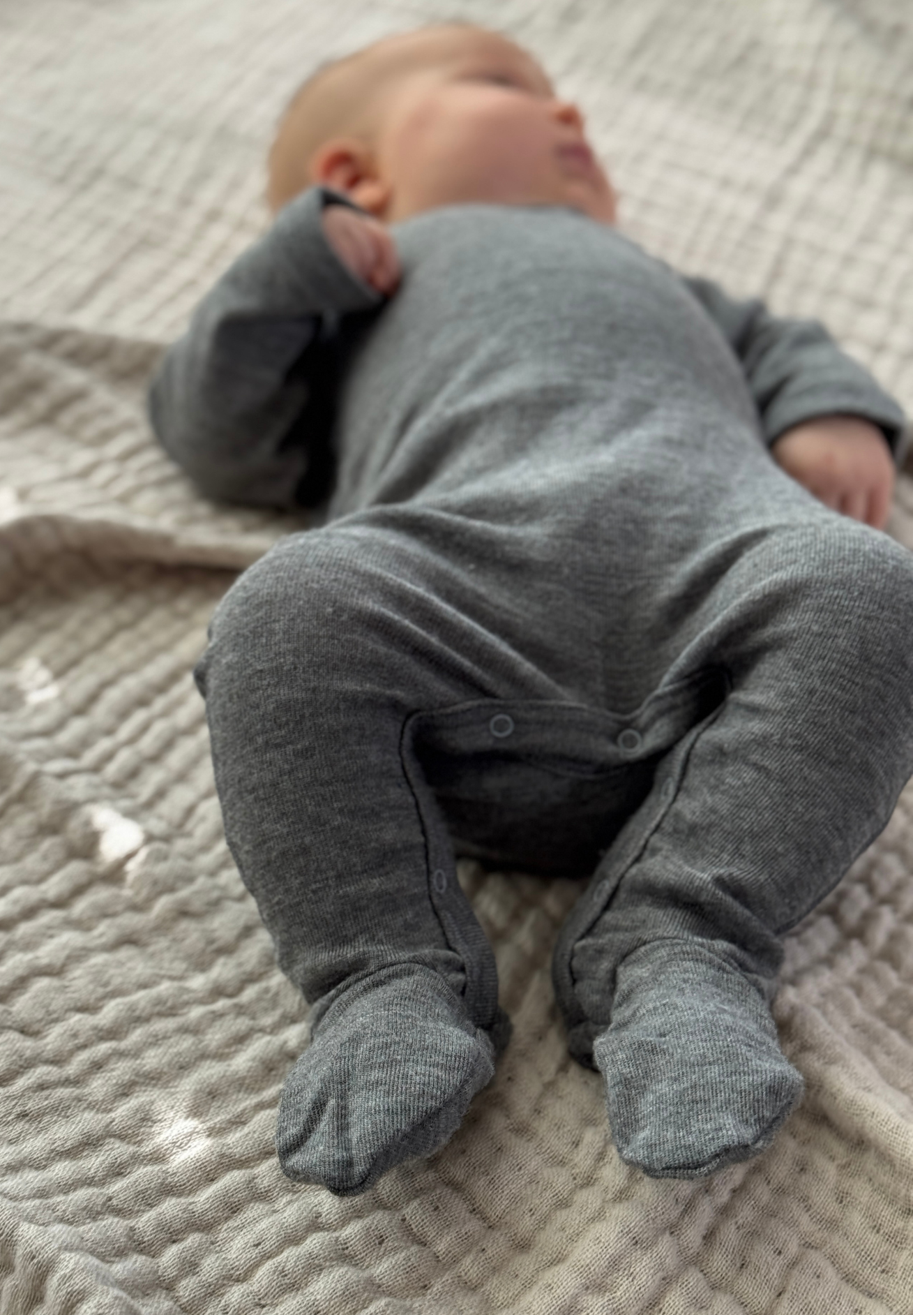 Lilano Baby Strampler mit Fuß Wolle Seide versch. Farben