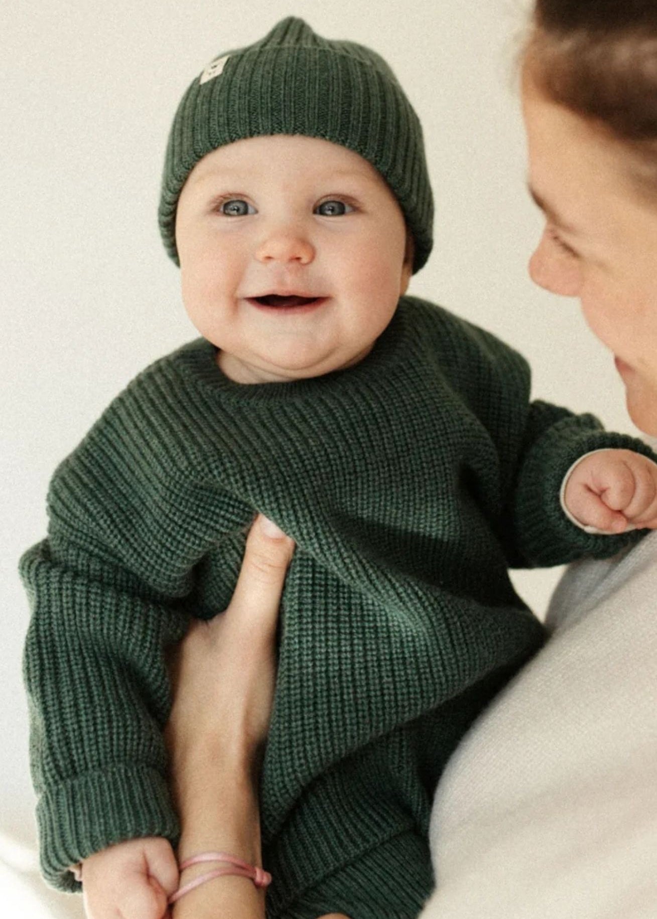 lilletoni-beanie-merino-muetze-moos-gruen-coucounatur-mitwachsende-beanie.jpg