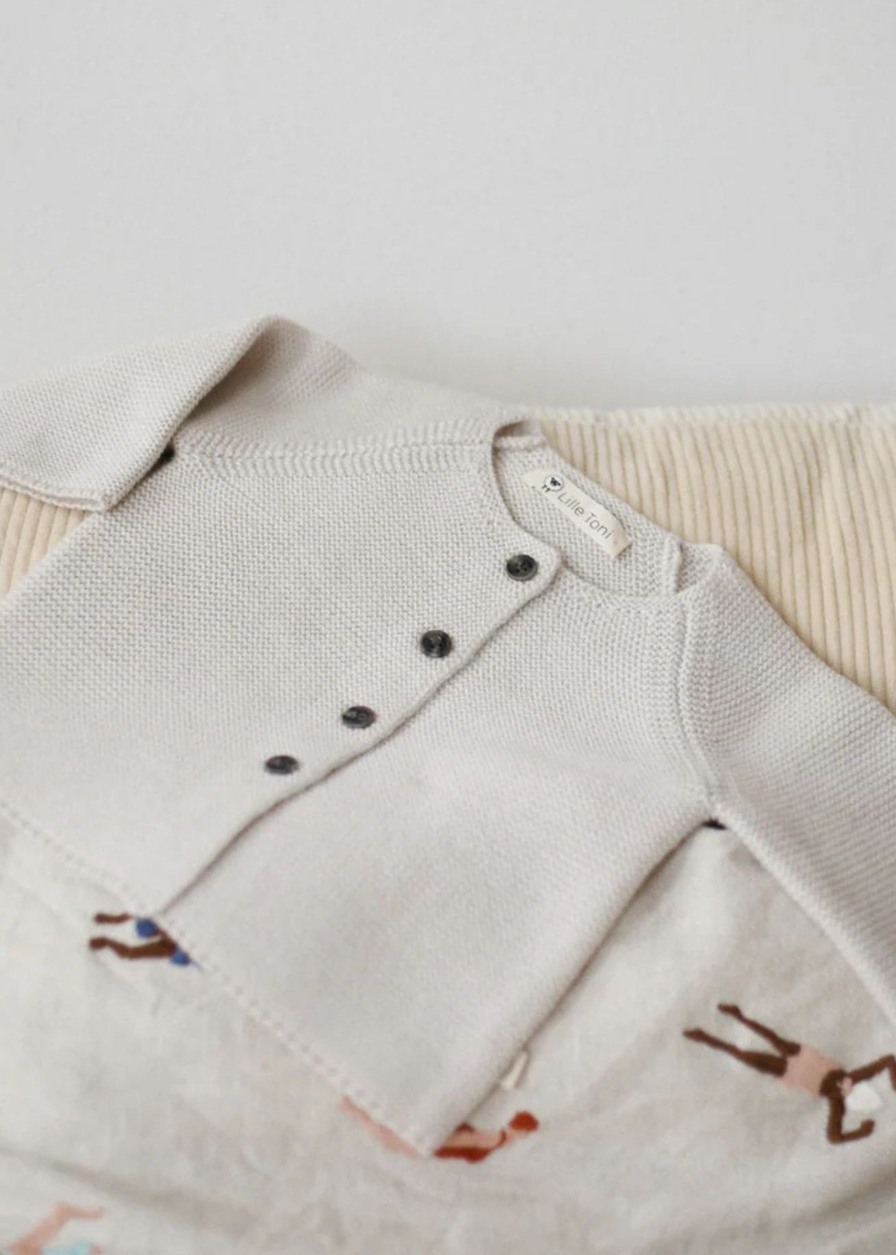 lilletoni-merino-cardigan-emil-creme-mitwachsend1.jpg