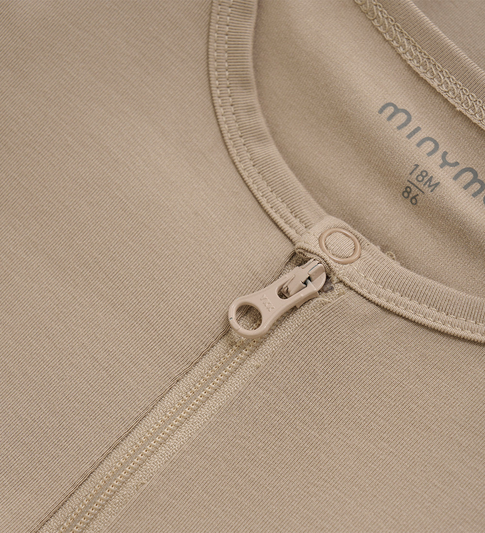 minymo_nightsuit_taupe.jpg