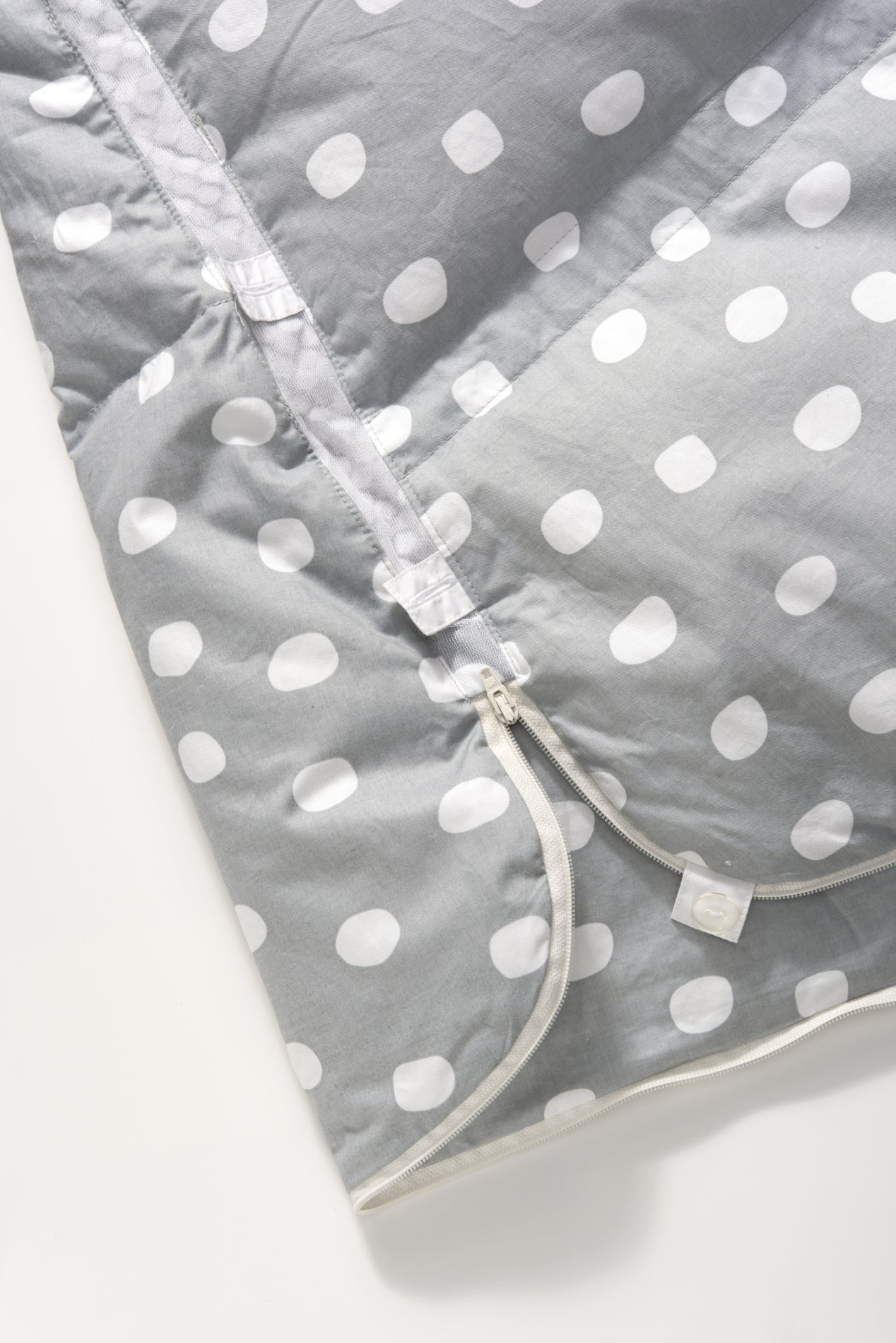 Artlaender mitwachsender Premium Daunenschlafsack in "dots grau" unise